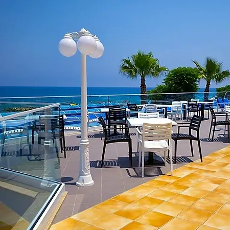 فندق Myroandrou 3*